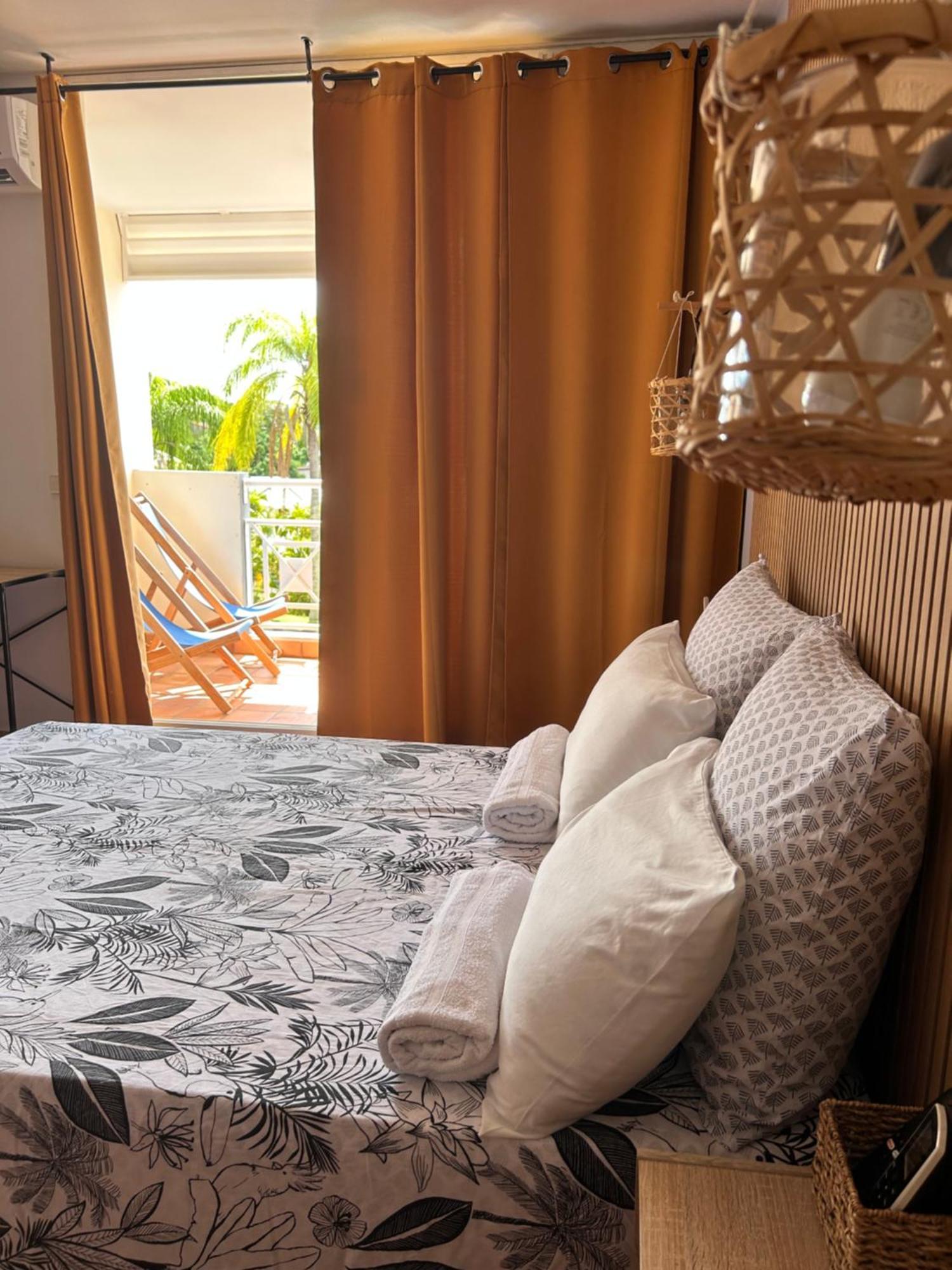 Charmant Studio A La Residence De La Baie De Tartane Ла-Трините Экстерьер фото